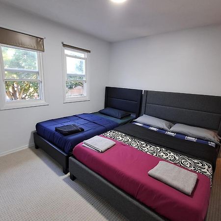 Square One Mississauga Suite- Attached Bathroom, Walking Transit & Plaza מראה חיצוני תמונה
