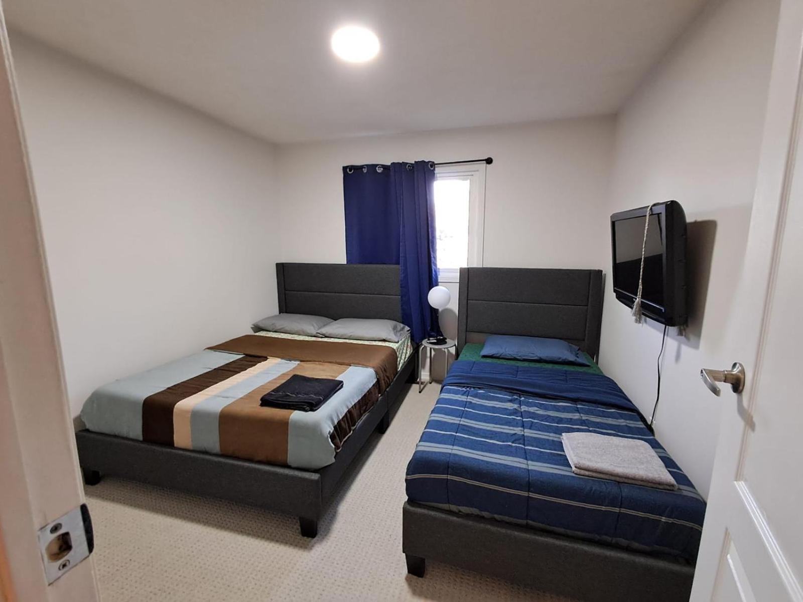 Square One Mississauga Suite- Attached Bathroom, Walking Transit & Plaza מראה חיצוני תמונה