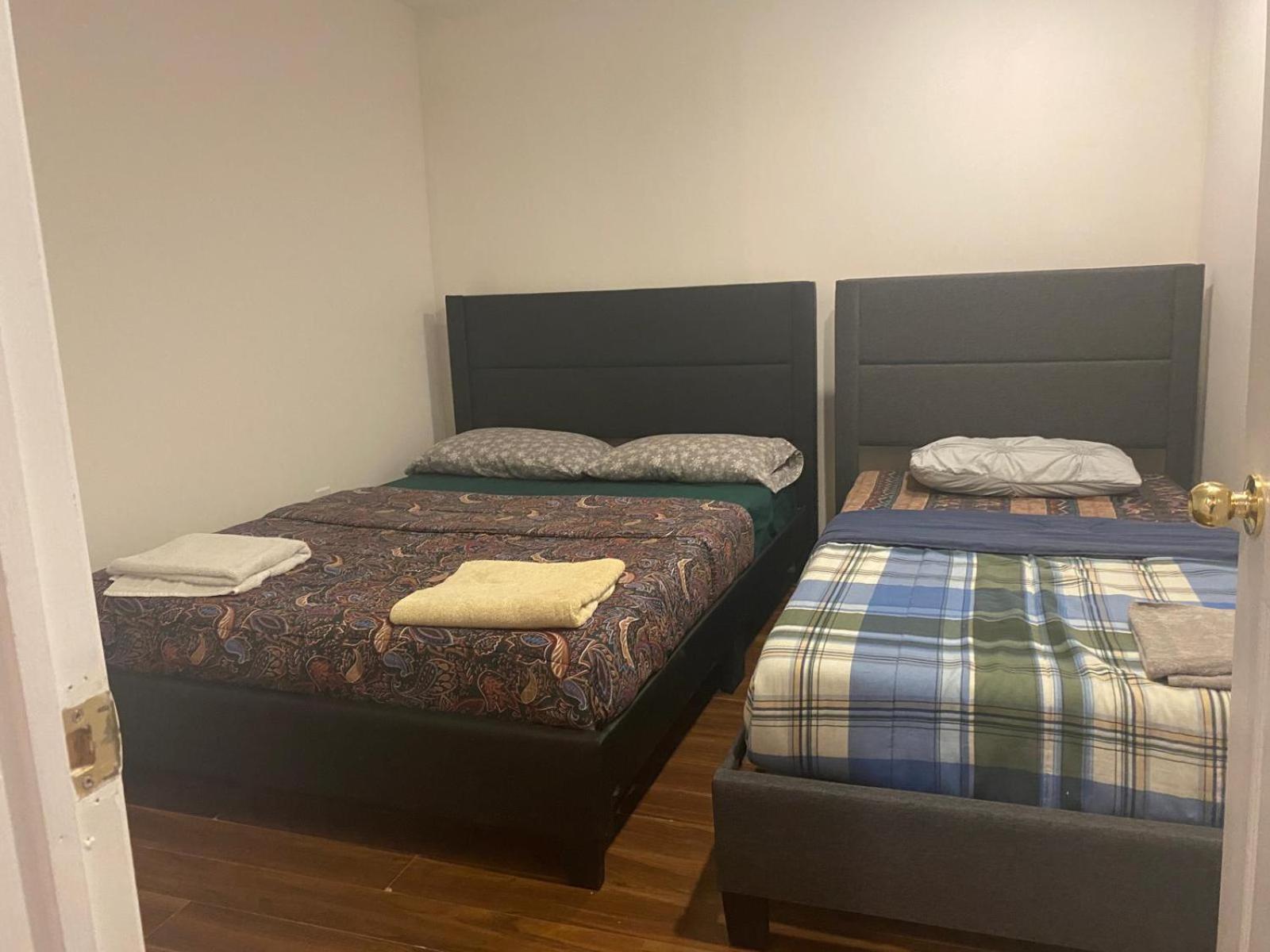 Square One Mississauga Suite- Attached Bathroom, Walking Transit & Plaza מראה חיצוני תמונה